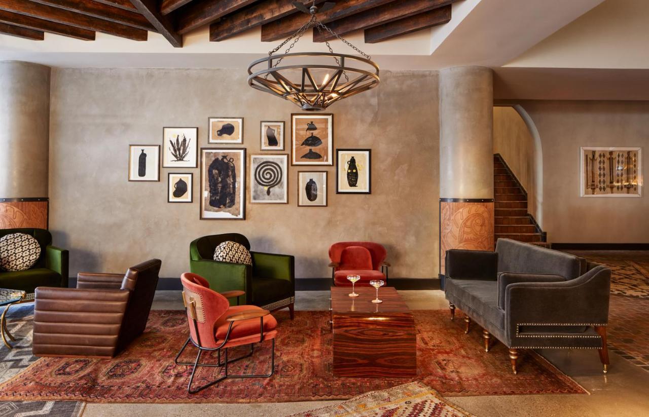 ザ プラザ ホテル パイオニア パーク エル・パソ エクステリア 写真 The lobby at the Hotel Valencia