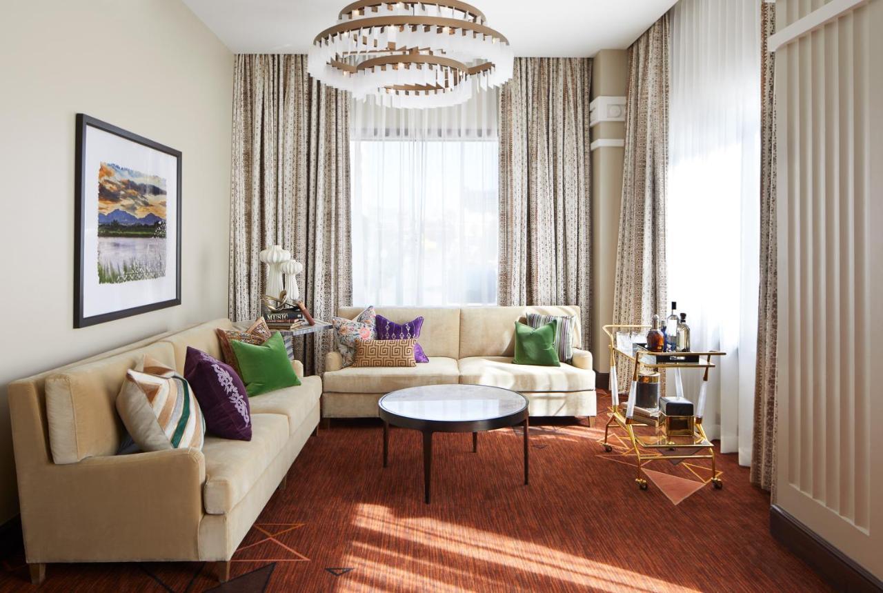ザ プラザ ホテル パイオニア パーク エル・パソ エクステリア 写真 A living room